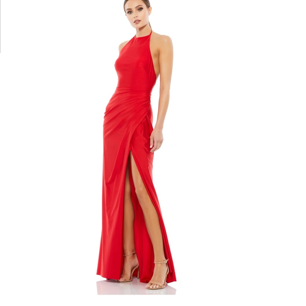NWT MAC DUGGAL SLEEVELESS PLEATED HALTER GOWN